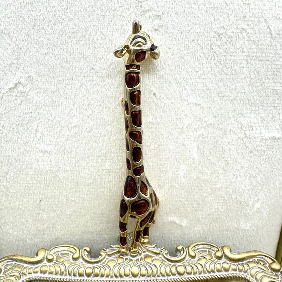 Vintage Enamel Giraffe Brooch Pin Adorable Zoo Safari Pin - Picture 1 of 5